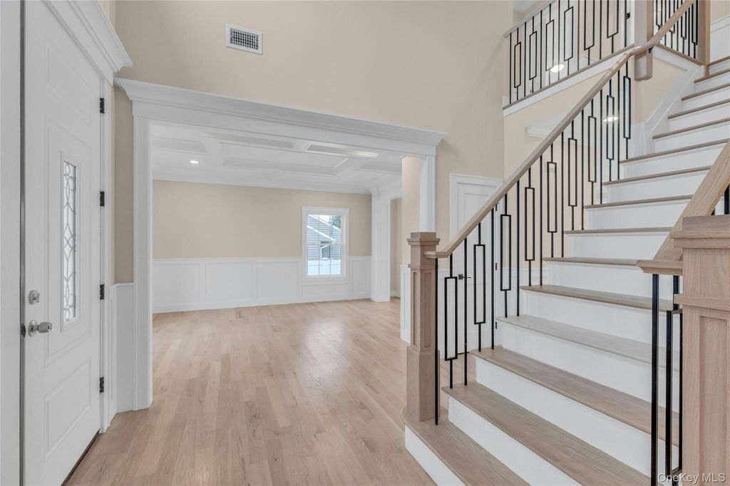 Photo of 76 Wyoming Court, Syosset, NY 11791 (MLS # 1001913)