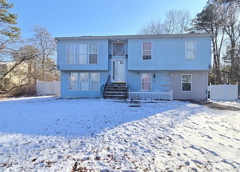 54 Beacon Street, Shirley, NY 11967 - MLS#: 955949