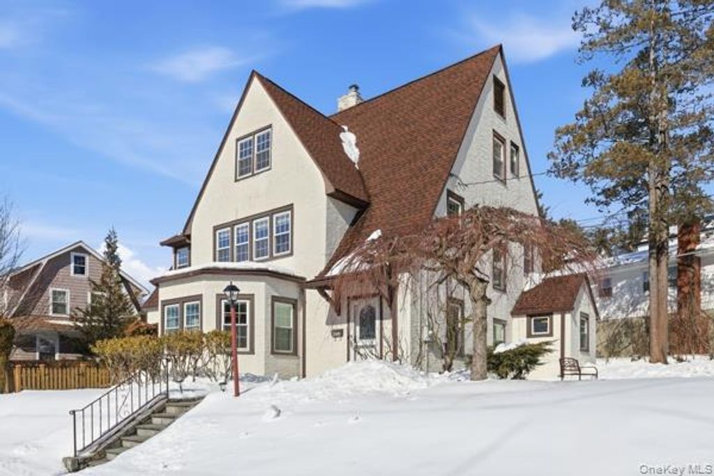 Photo of 27 Loh Avenue, Tarrytown, NY 10591 (MLS # 961470)