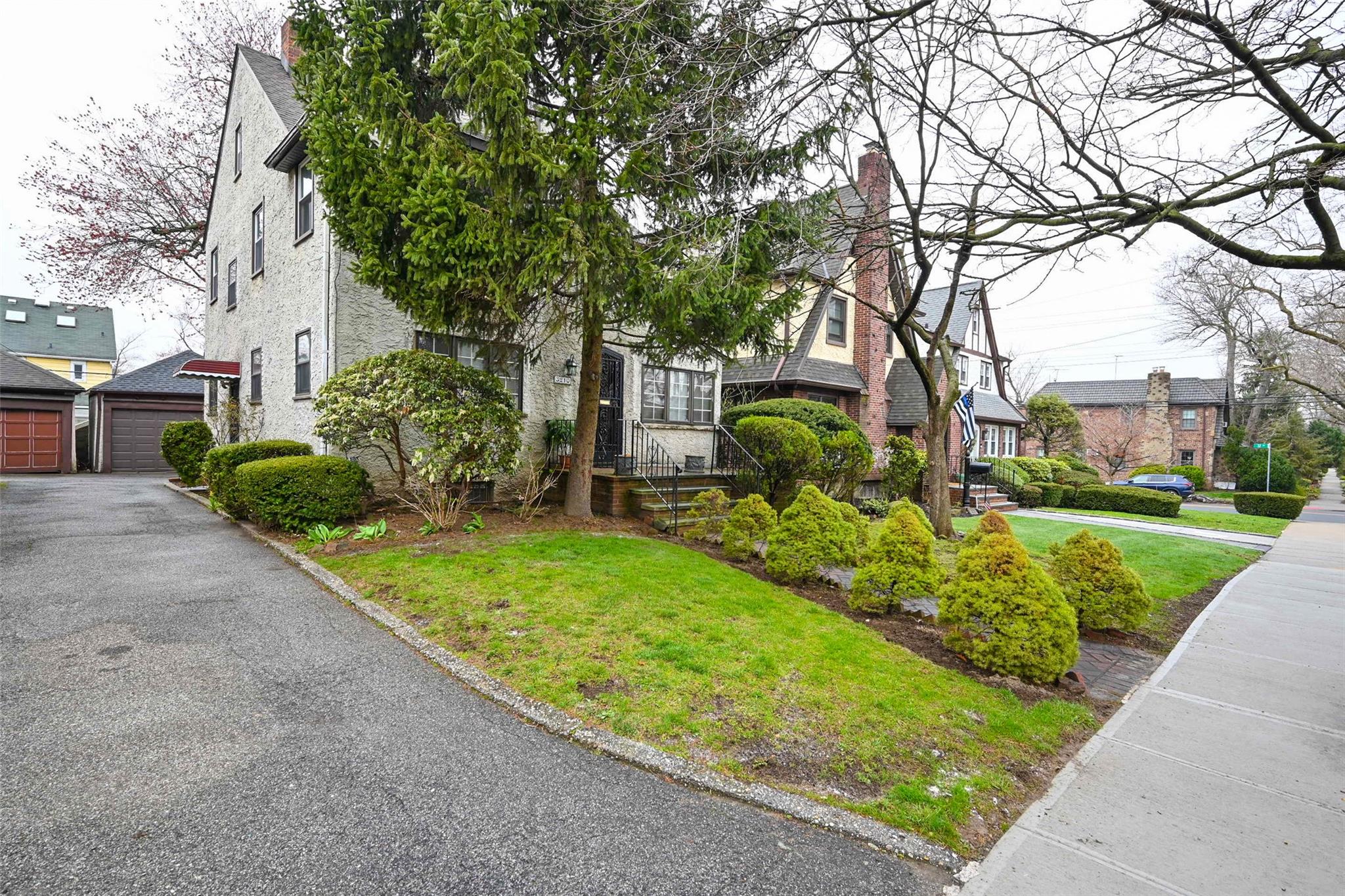 32-10 167 Street, Flushing, New York image 2