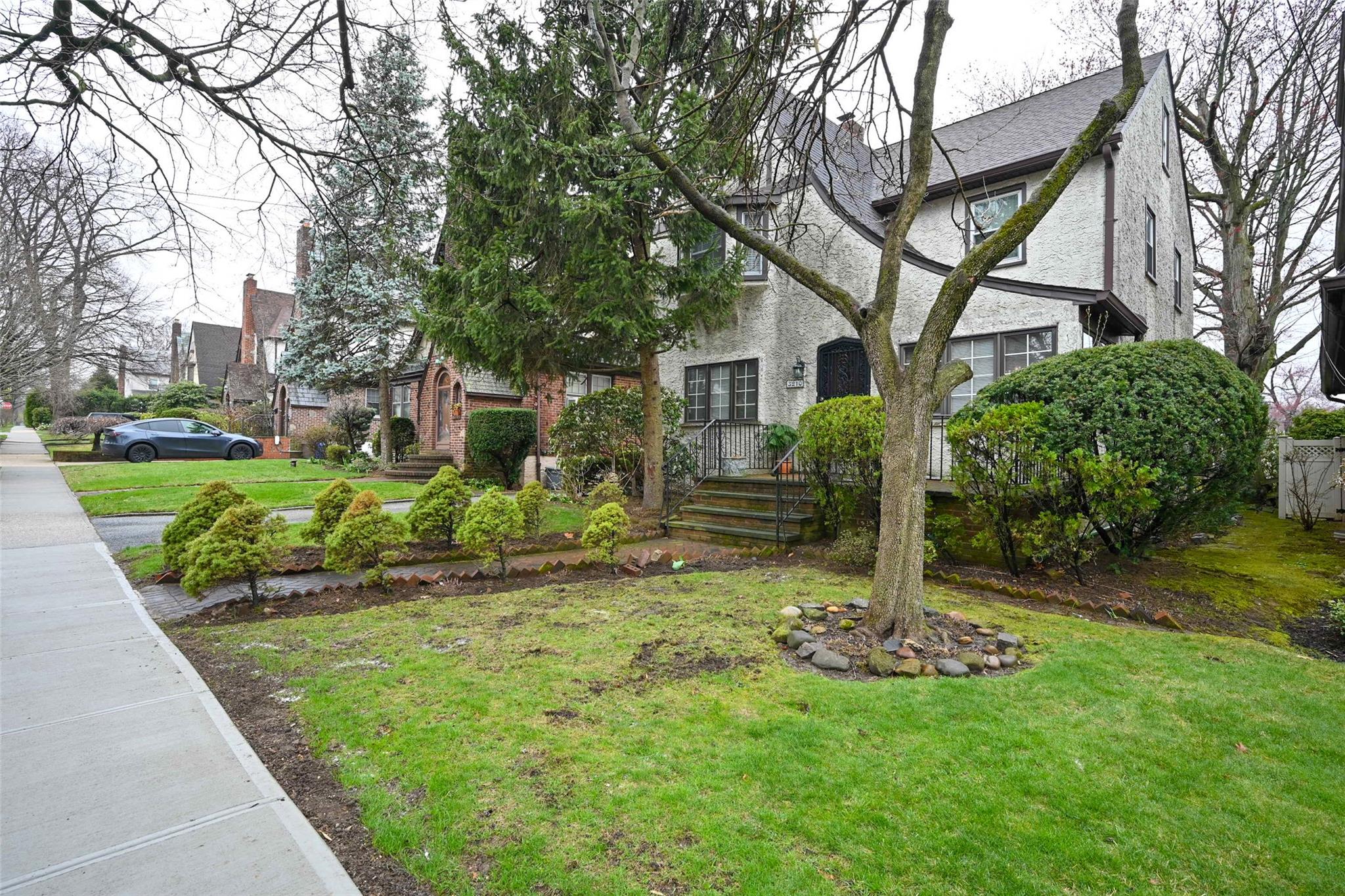 32-10 167 Street, Flushing, New York image 3