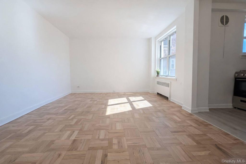 Photo of 30-11 Parsons Boulevard #2T, Flushing, NY 11354 (MLS # 1012432)