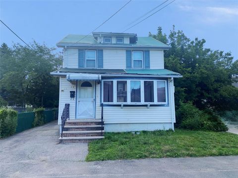 Photo of 1 Lewis Place, Lynbrook, NY 11563 (MLS # 895332)
