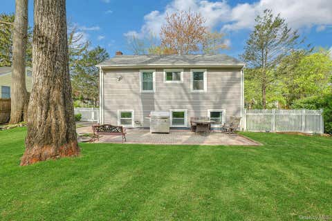 Homes For Sale - 40 Sherwood Drive<br/> Nanuet, NY 10954