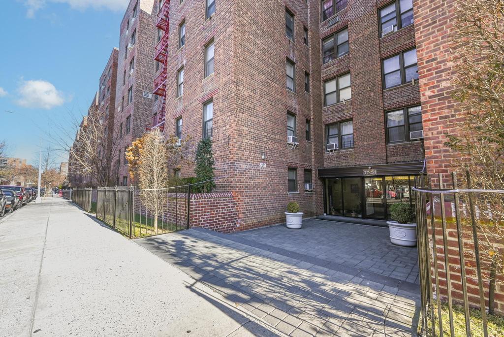 3751 86th Street #1L, Jackson Heights, New York image 3