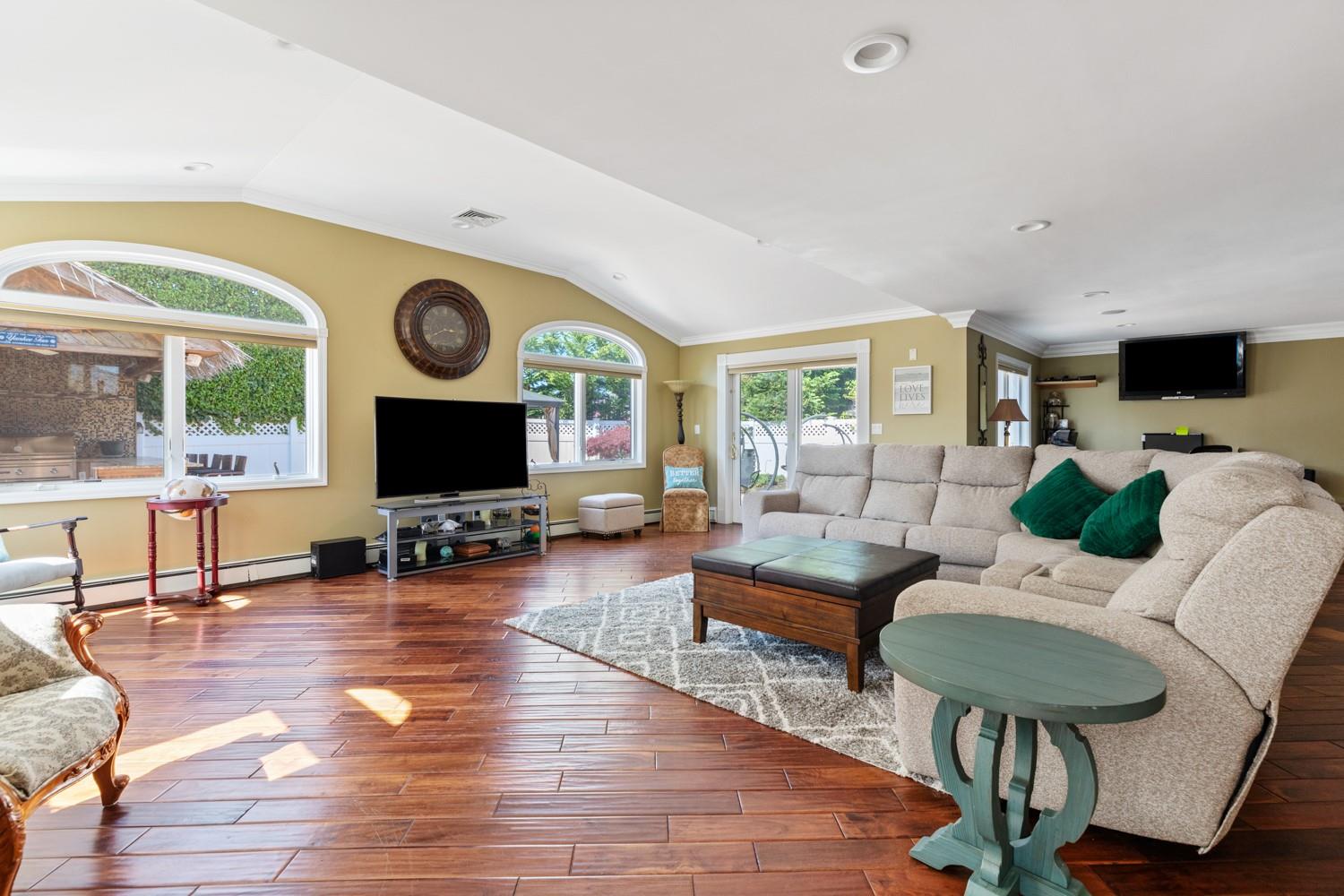 2035 Sans Avenue, Merrick, New York image 7