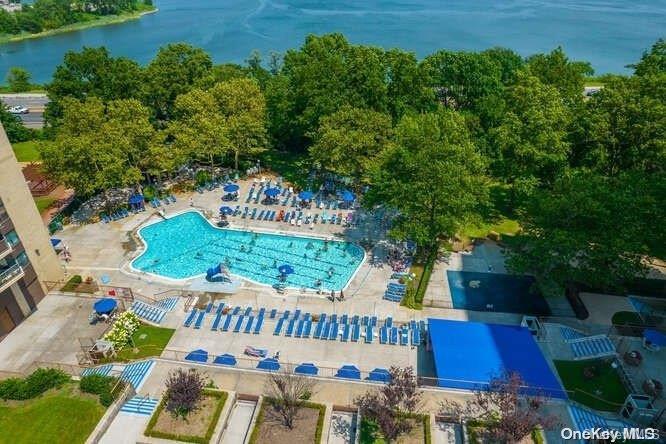 18-15 215th Street #4H, Bayside, New York image 5