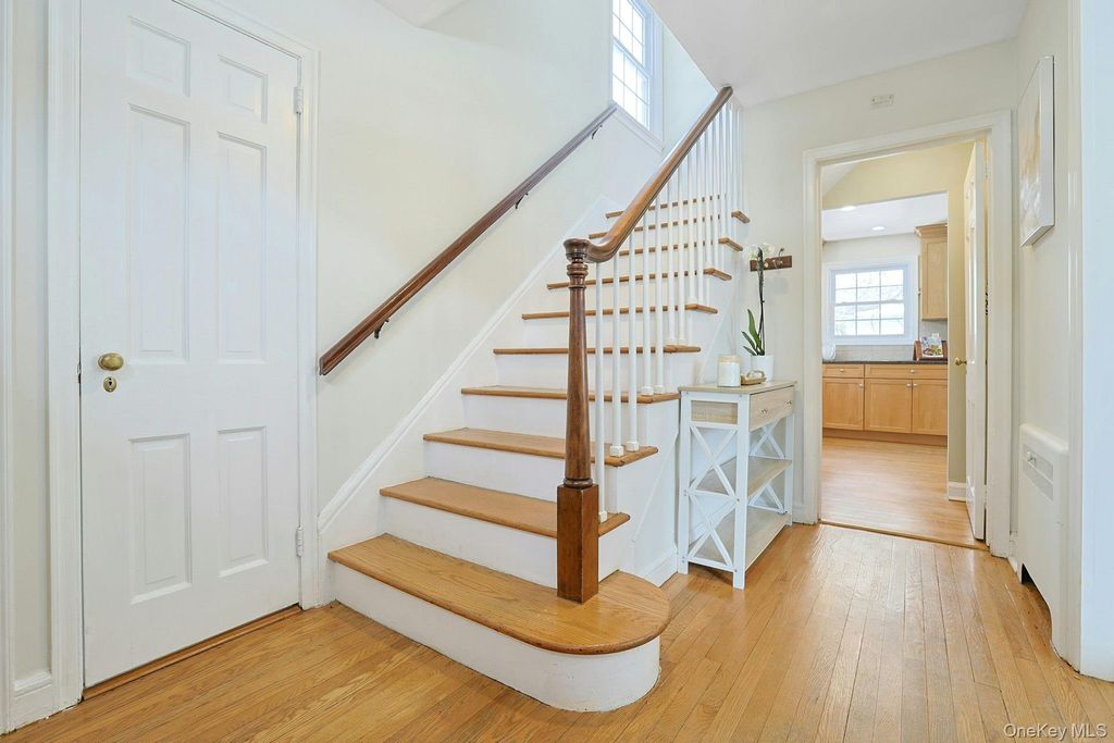 Photo of 120 Albemarle Road, White Plains, NY 10605 (MLS # 964202)