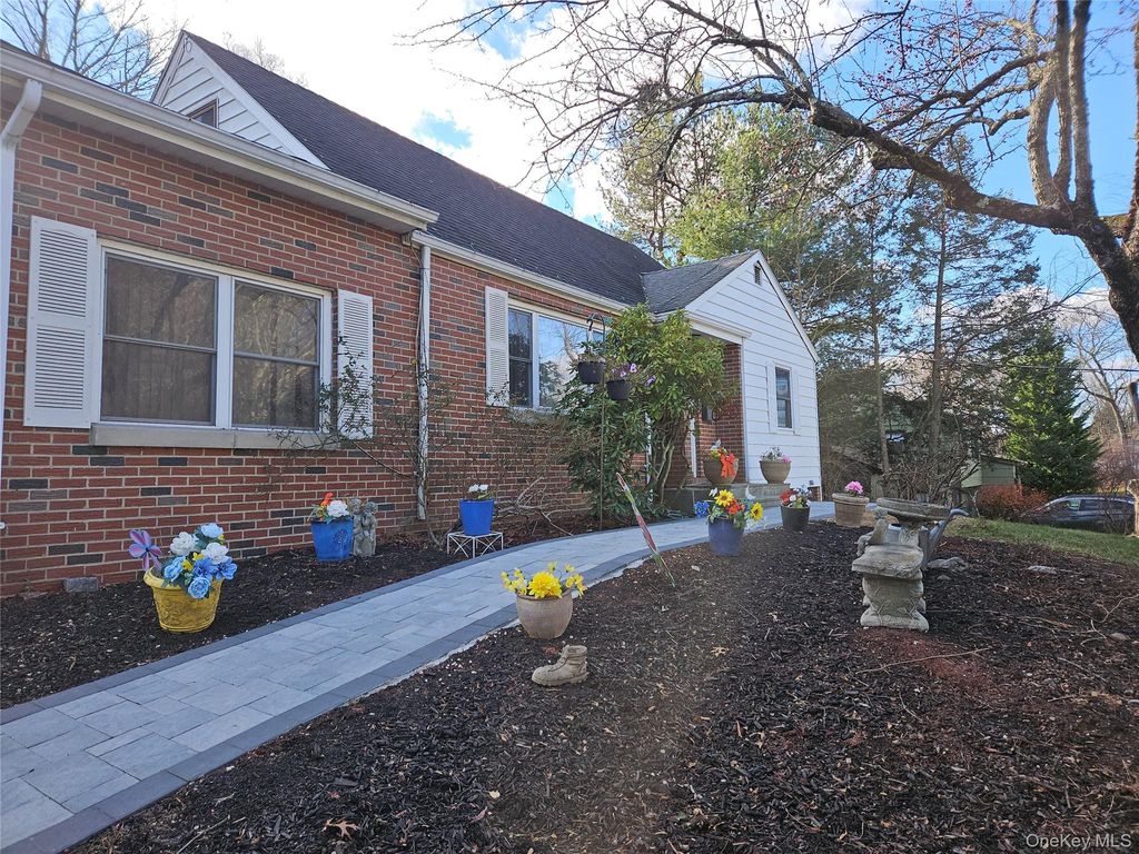 Photo of 8 Windmill Lane, New City, NY 10956 (MLS # 947052)