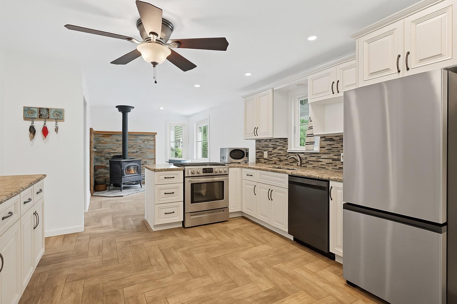 127 Avenue D, Holbrook, New York image 7
