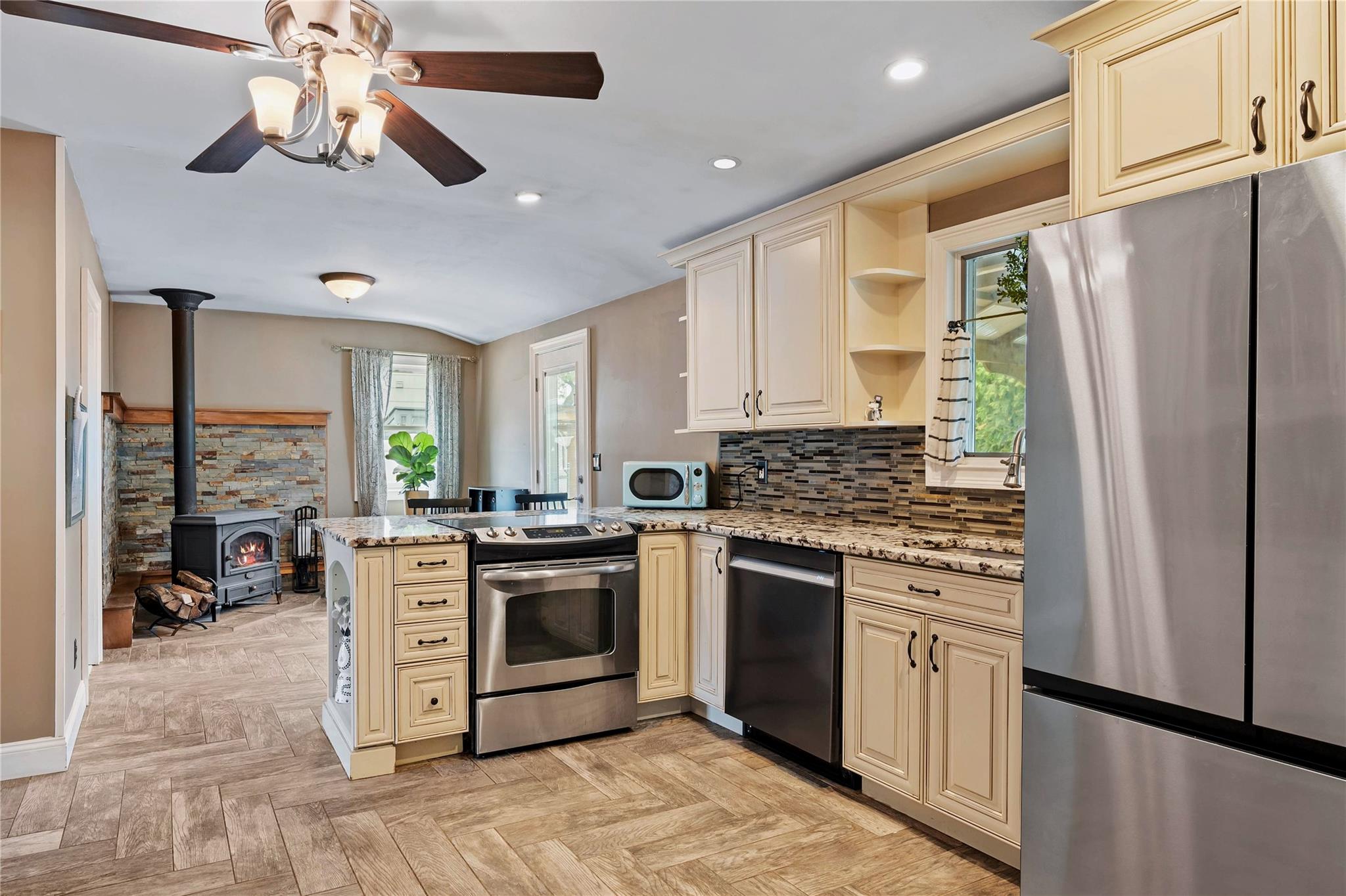 127 Avenue D, Holbrook, New York image 8