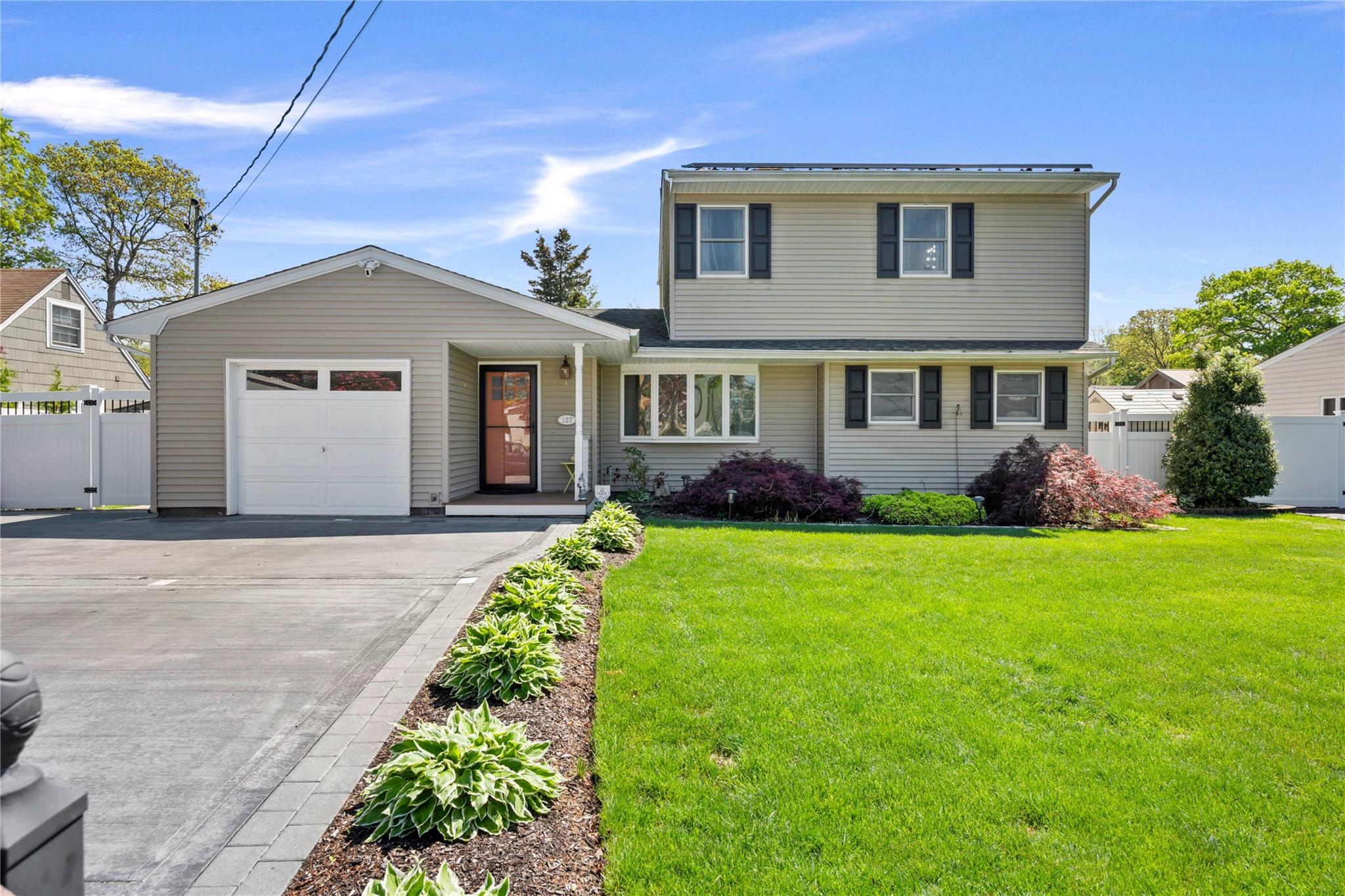 127 Avenue D, Holbrook, New York image 2