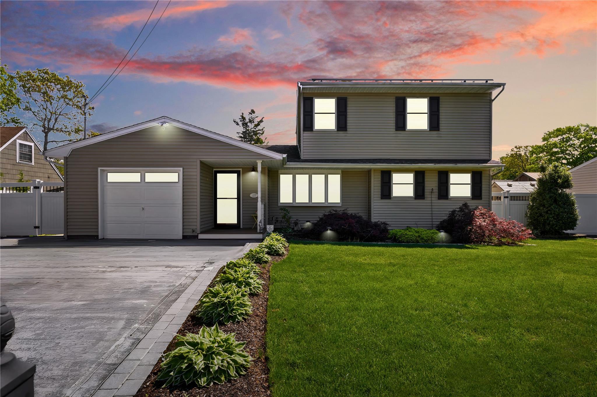 127 Avenue D, Holbrook, New York image 1