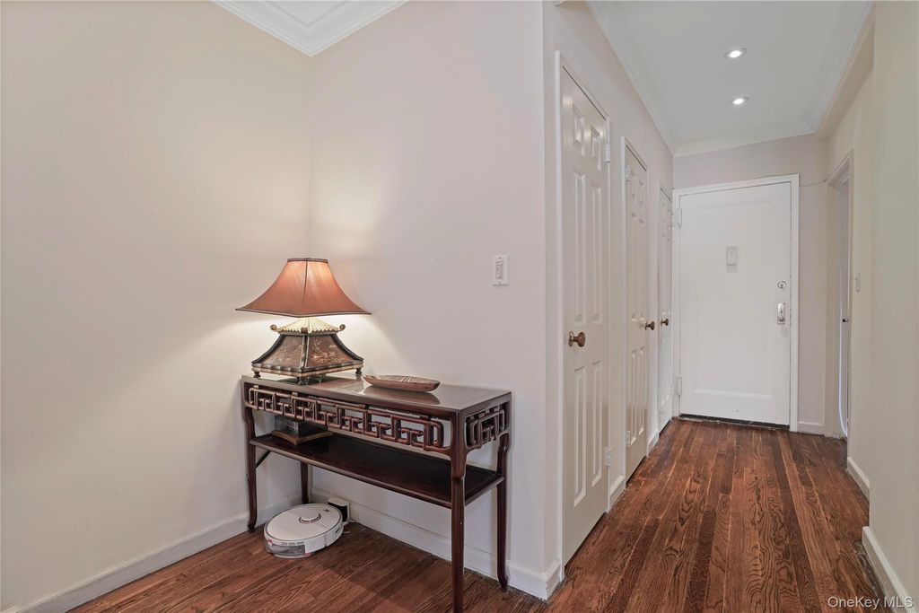 Photo of 101 Old Mamaroneck Road #2A7, White Plains, NY 10605 (MLS # 986094)