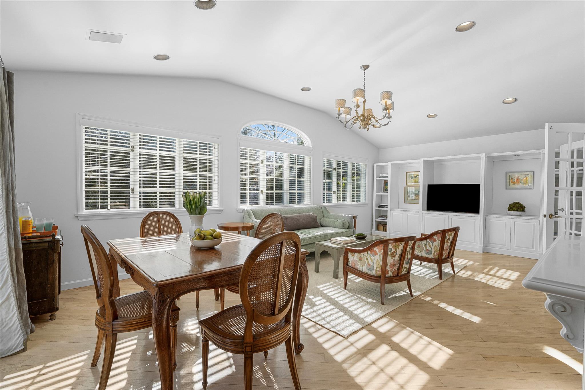 805 Oakwood Road, Mamaroneck, New York image 17