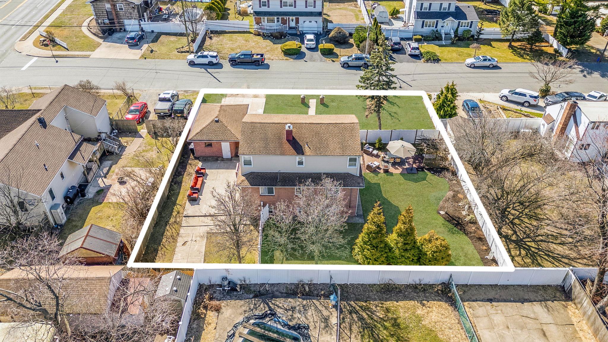 9 Paine Street, Lindenhurst, New York image 5