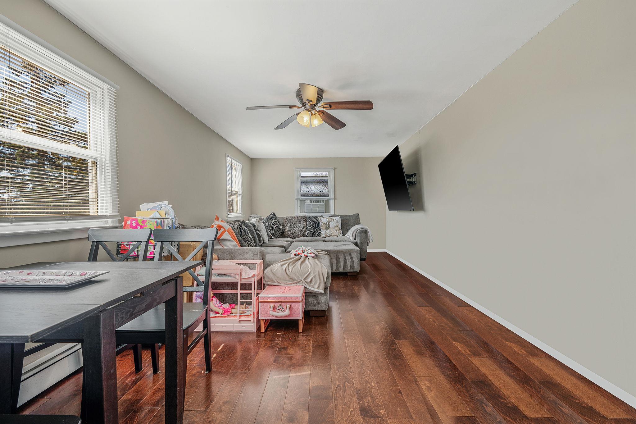 9 Paine Street, Lindenhurst, New York image 27