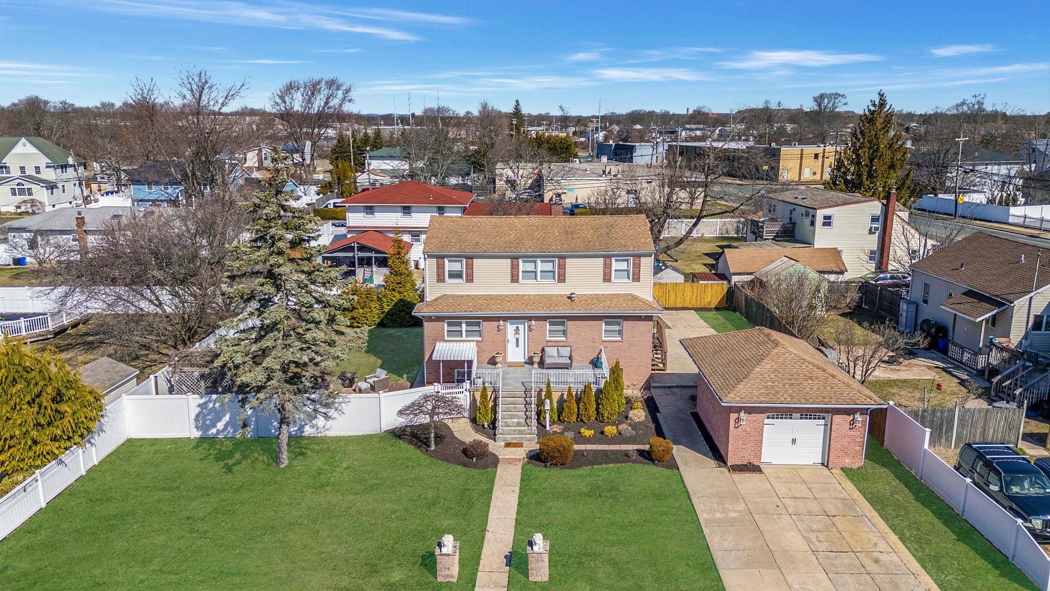 9 Paine Street, Lindenhurst, New York image 1