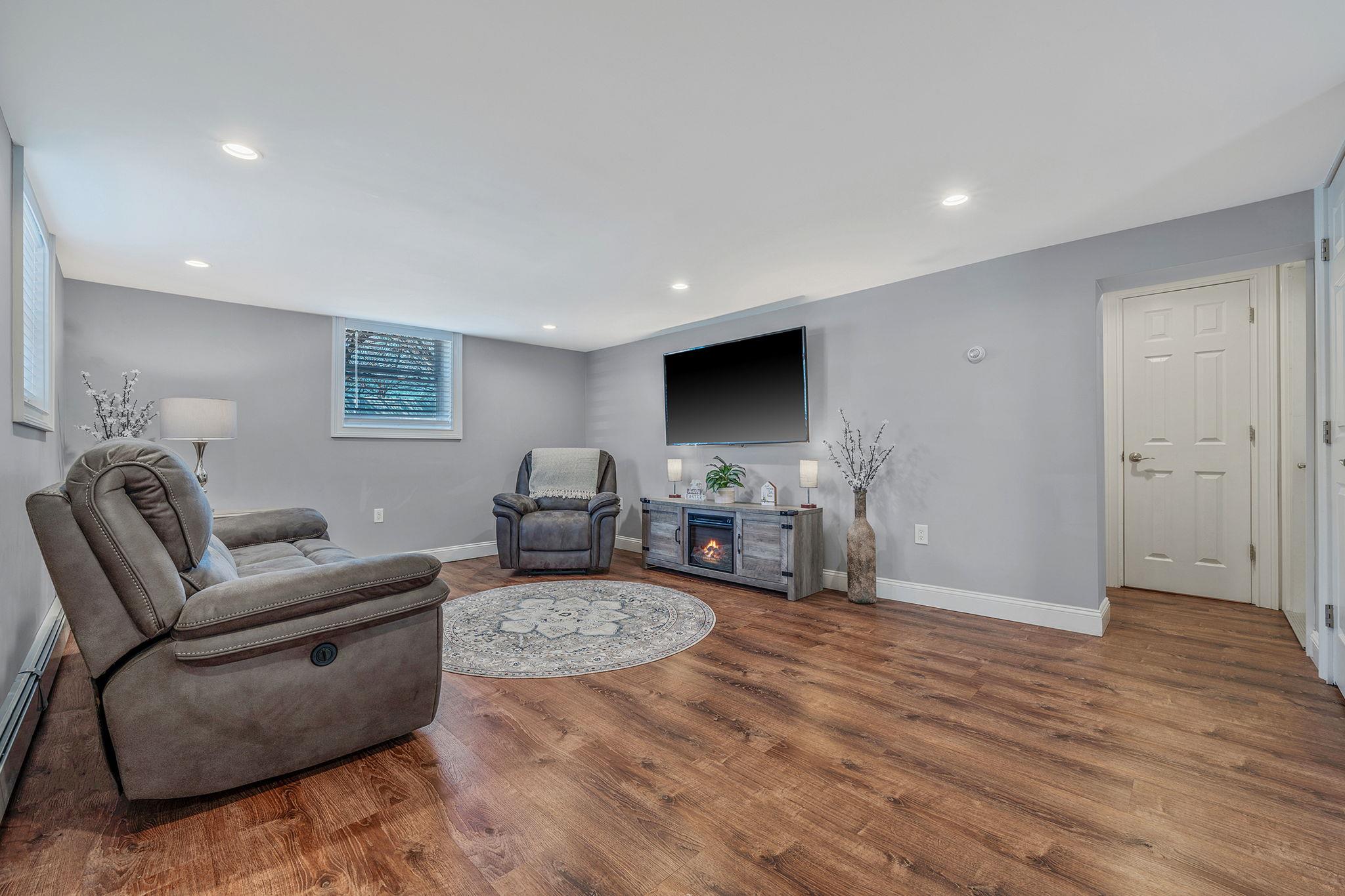 9 Paine Street, Lindenhurst, New York image 20
