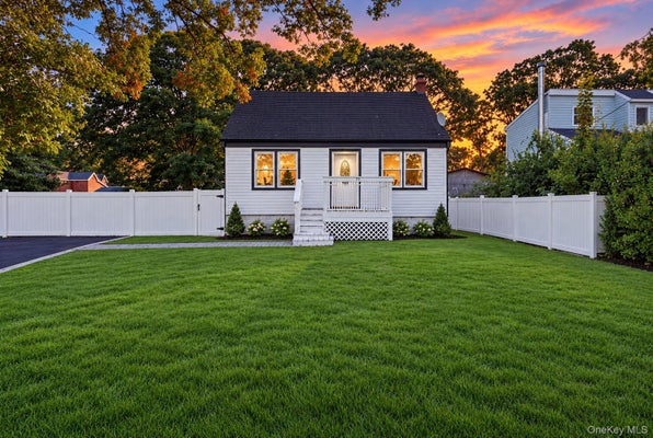 11 GEORGE DR, MASTIC, NY 11950 - Image 1432bee2e5cf82f22f44e4831cf42ea7/950597874