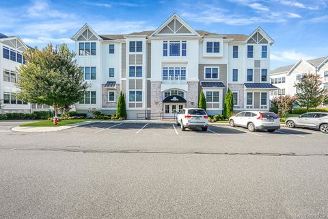 Photo of 29304 Spruce Pond Circle, Plainview, NY 11803 (MLS # 912692)