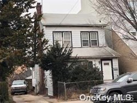 42-20 162nd Street Flushing NY 11358