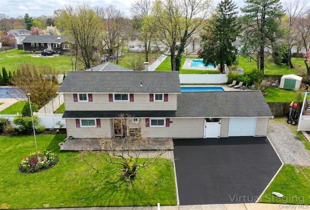 Photo of 26 Stevenson Place, Deer Park, NY 11729 (MLS # 986243)