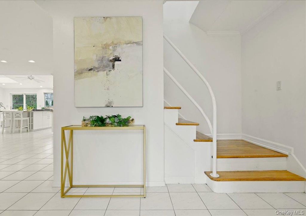 Photo of 74 Rockland Drive, Jericho, NY 11753 (MLS # 979889)