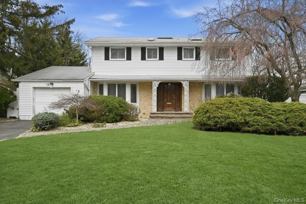 Photo of 74 Rockland Drive, Jericho, NY 11753 (MLS # 979889)