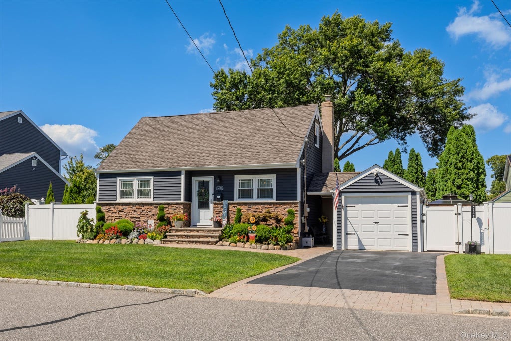 Photo of 1430 12th Street, West Babylon, NY 11704 (MLS # 1043694)
