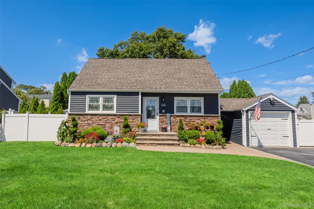 Photo of 1430 12th Street, West Babylon, NY 11704 (MLS # 1043694)