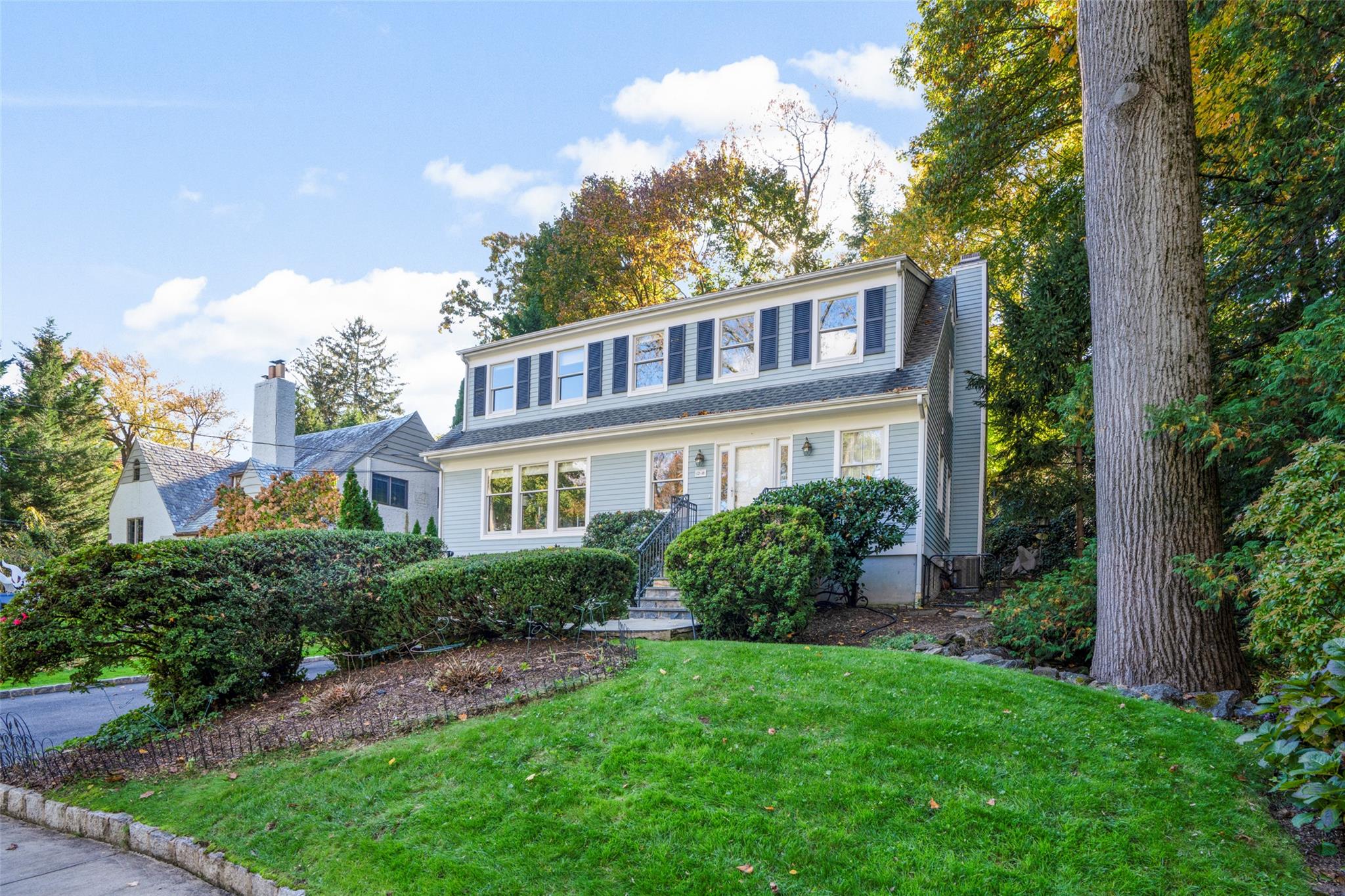 28 Pine Brook Drive, Larchmont, New York image 2