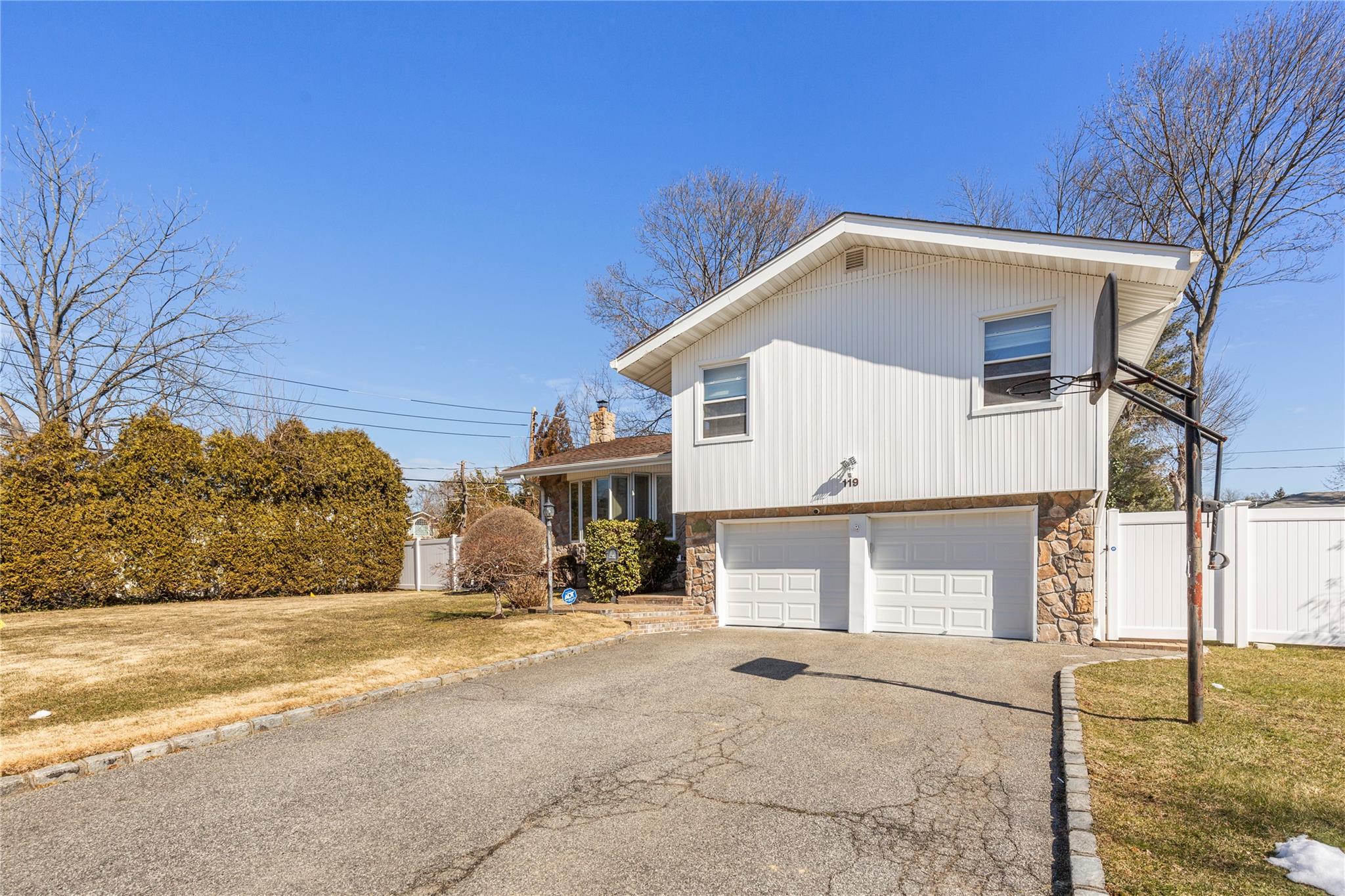 119 N Forest Drive, Jericho, New York image 2