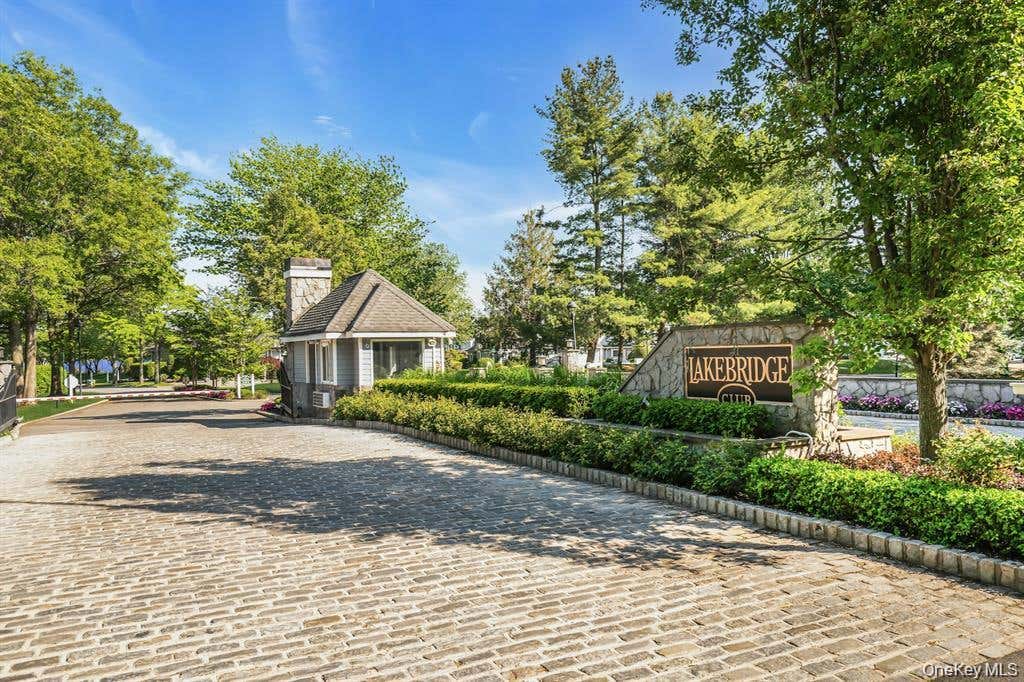 Photo of 38 Lakebridge Drive S, Kings Park, NY 11754 (MLS # 1010712)