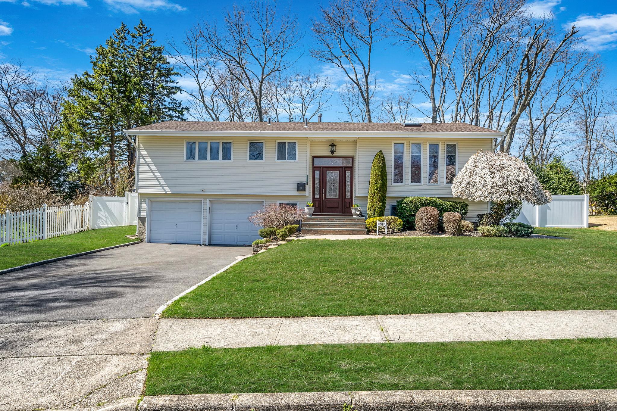 32 Fuller Street, Dix Hills, Florida image 2