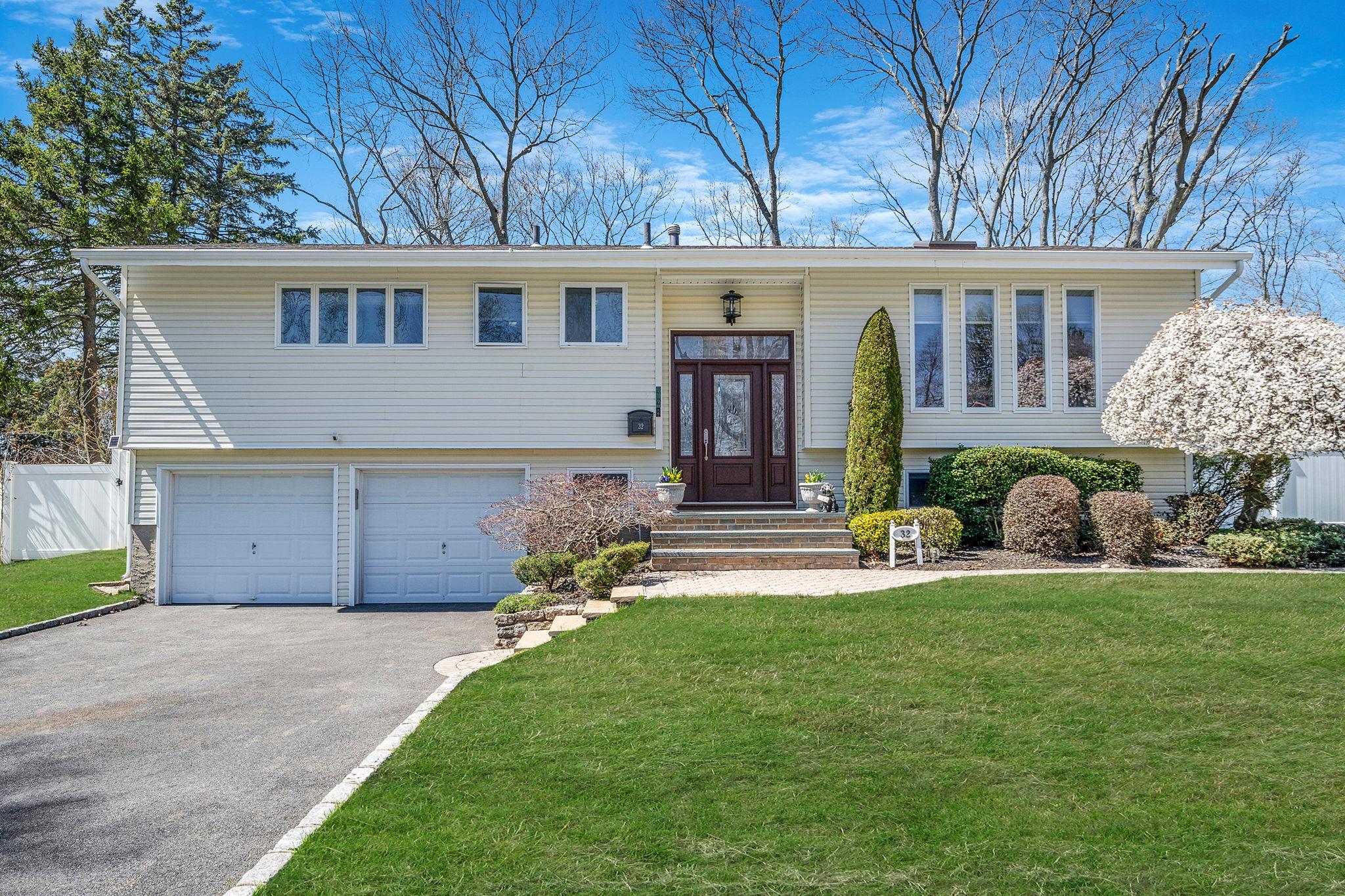32 Fuller Street, Dix Hills, Florida image 1