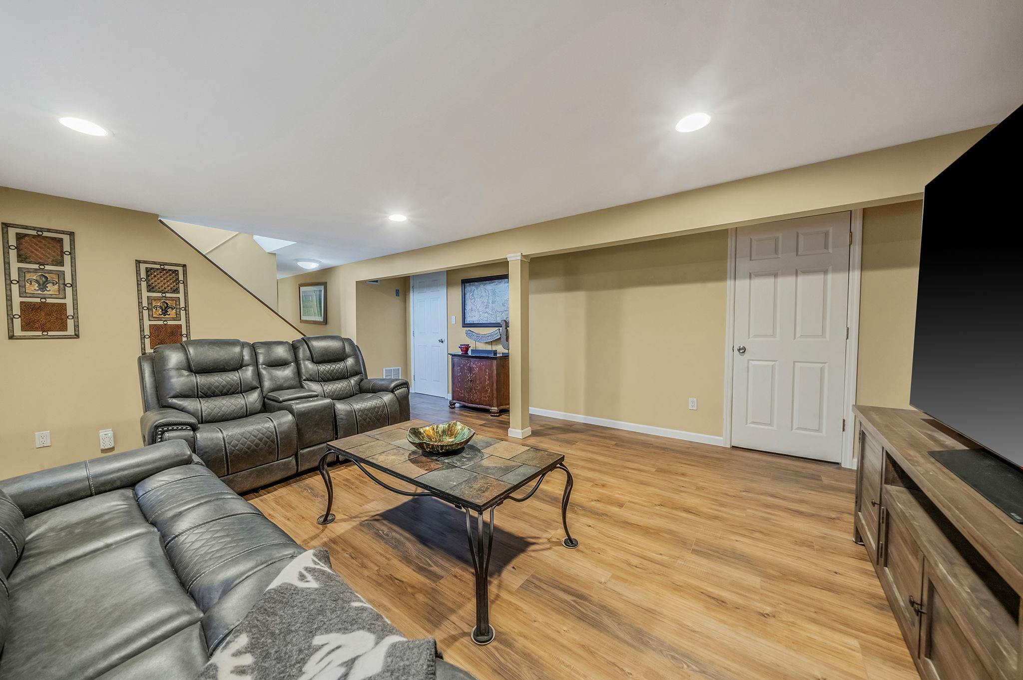 32 Fuller Street, Dix Hills, Florida image 27