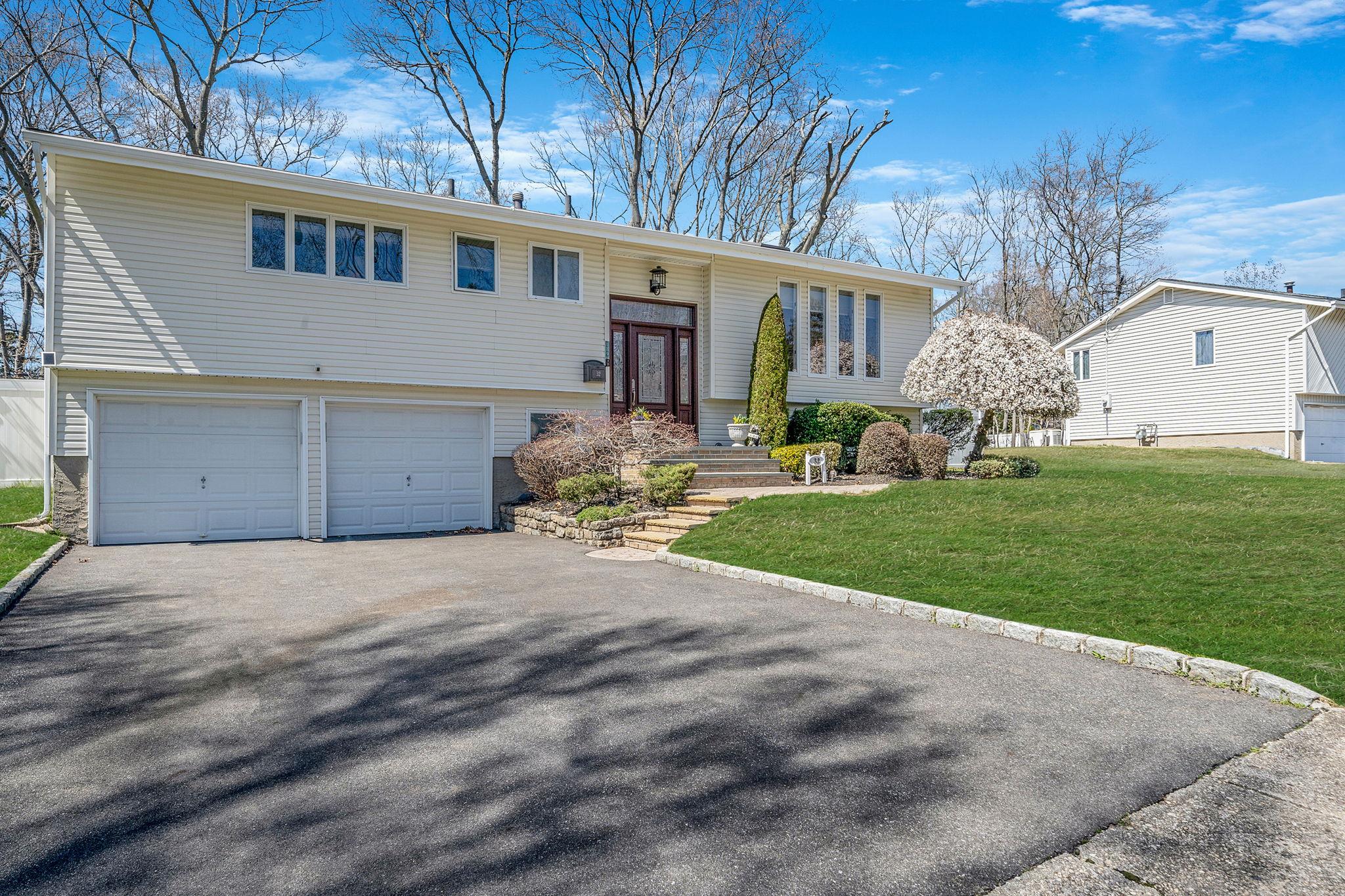 32 Fuller Street, Dix Hills, Florida image 3
