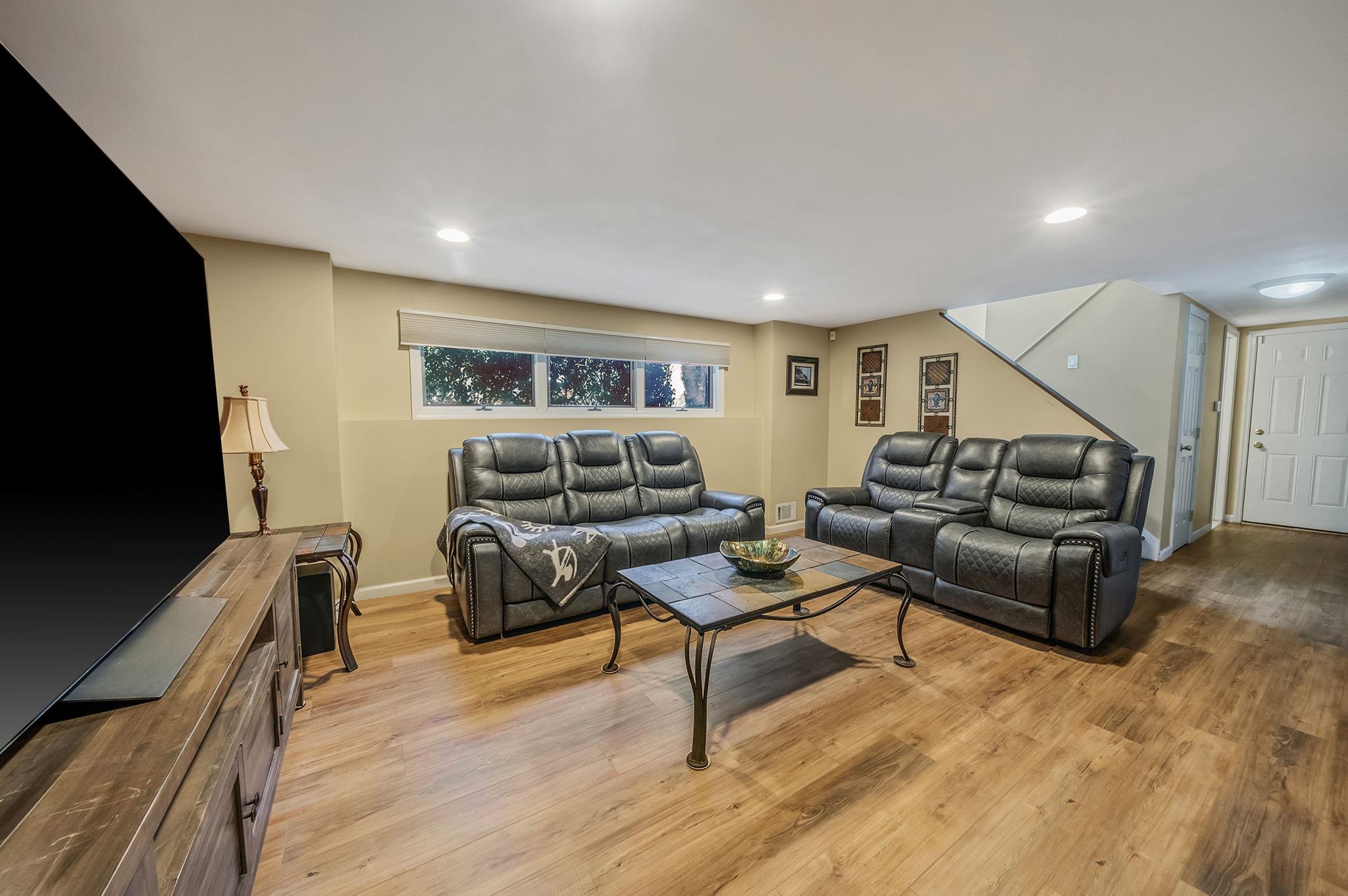 32 Fuller Street, Dix Hills, Florida image 28