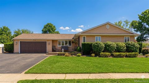 15 Leeward Lane Commack NY 11725