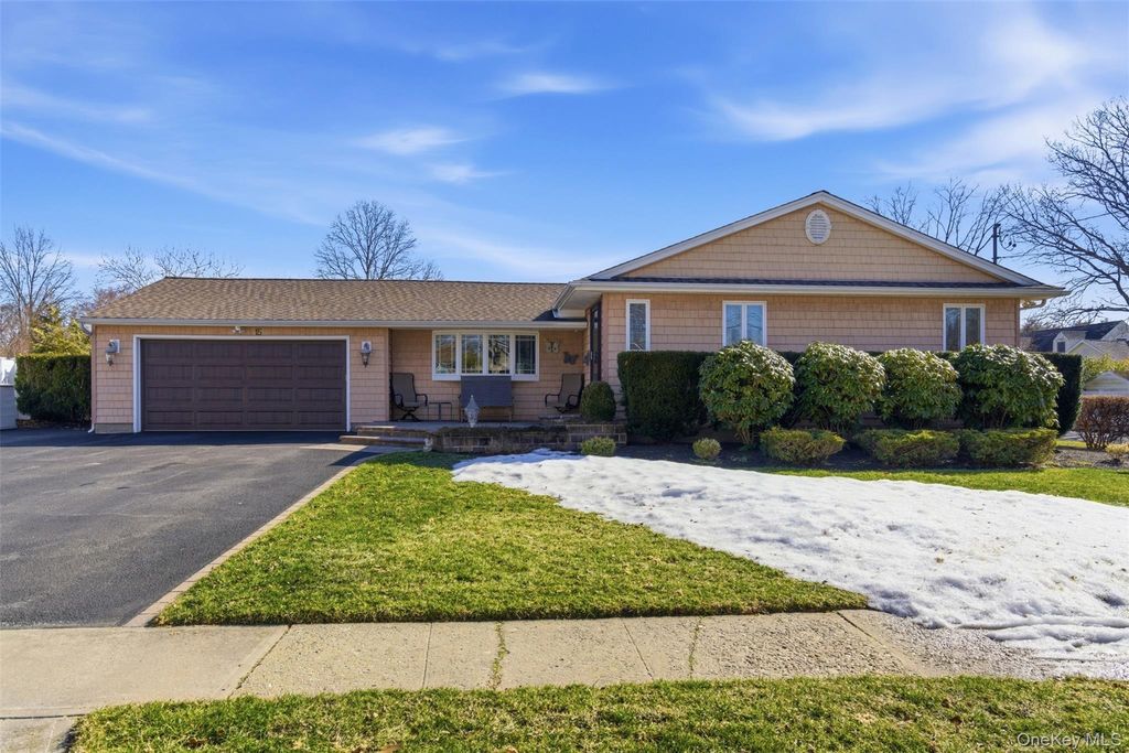 Photo of 15 Leeward Lane, Commack, NY 11725 (MLS # 968758)