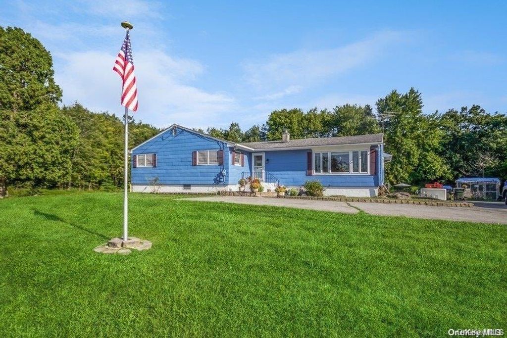 Photo of 4 Greycourt Road, Chester, NY 10918 (MLS # 992700)