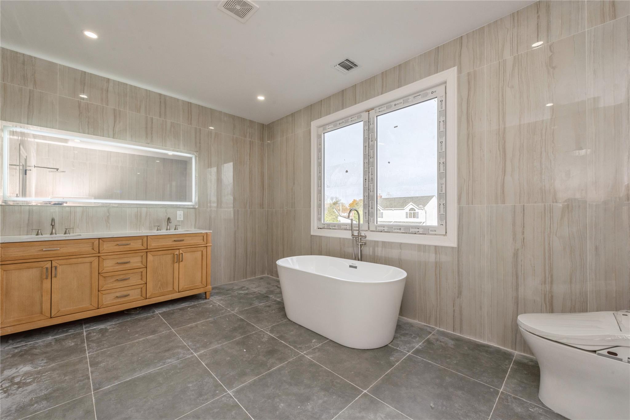 14 Bark Lane, Levittown, New York image 11