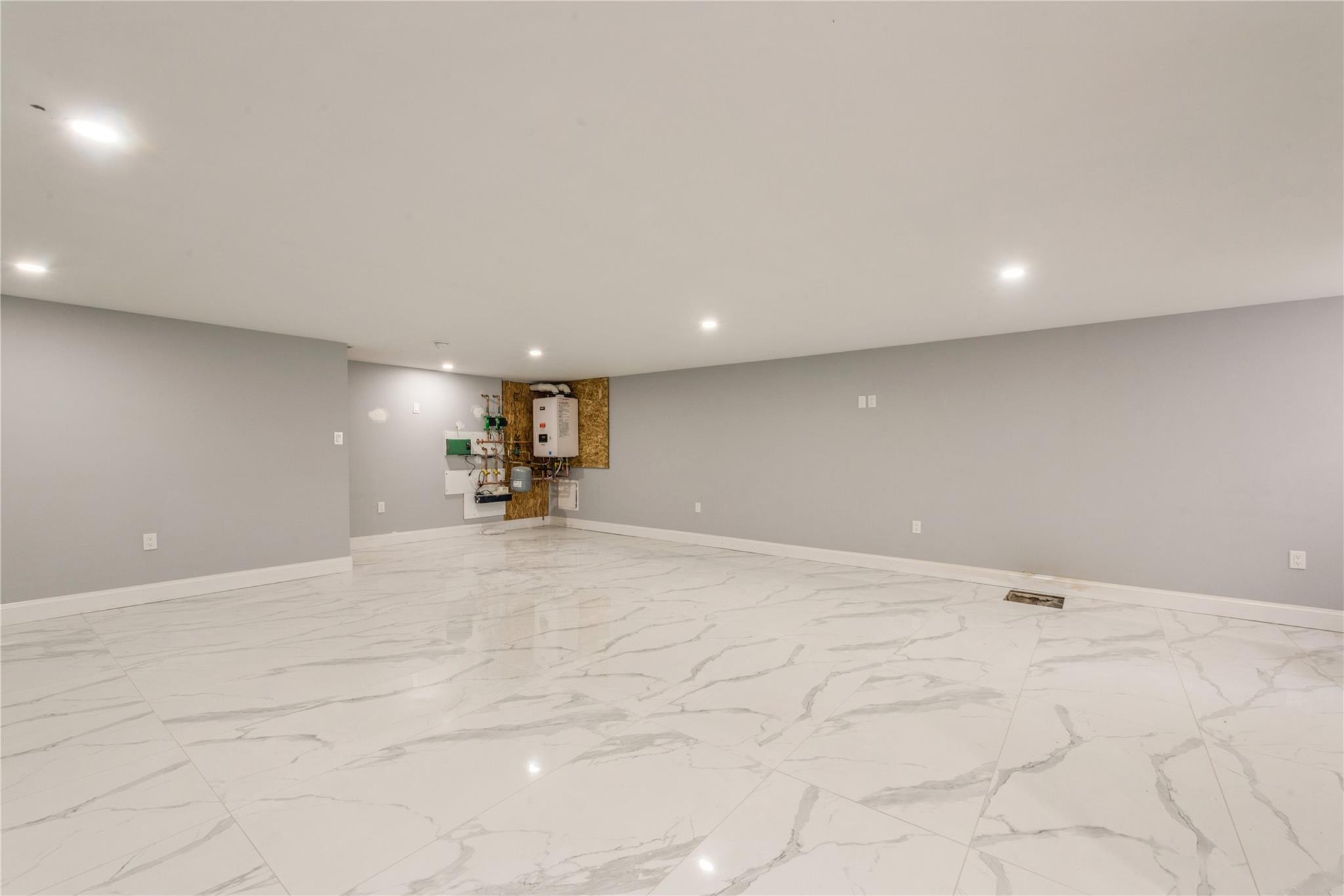 14 Bark Lane, Levittown, New York image 16