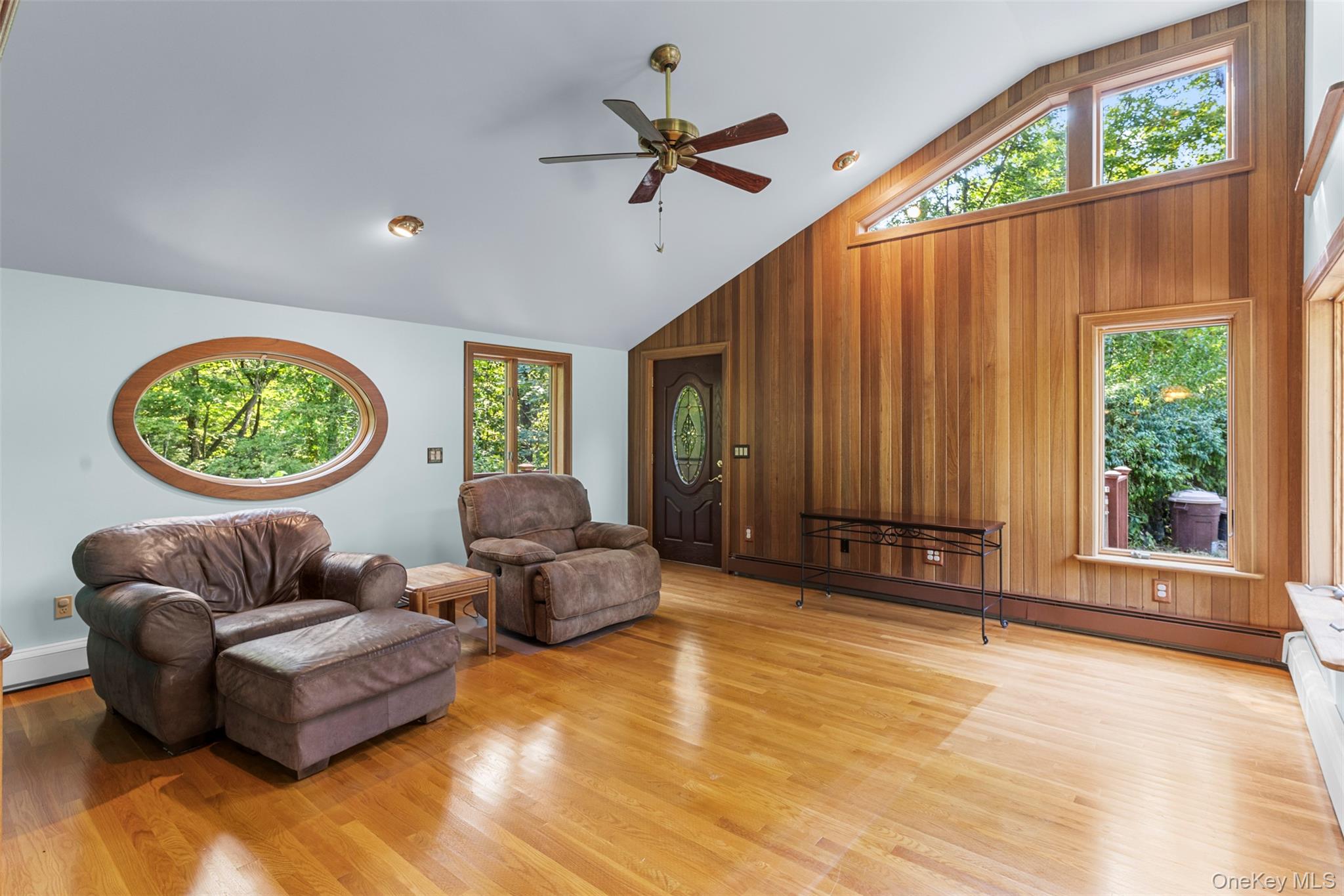 Woodstock, New York 12498, United States, 3 Bedrooms Bedrooms, ,2 BathroomsBathrooms,Residential,Active,193591