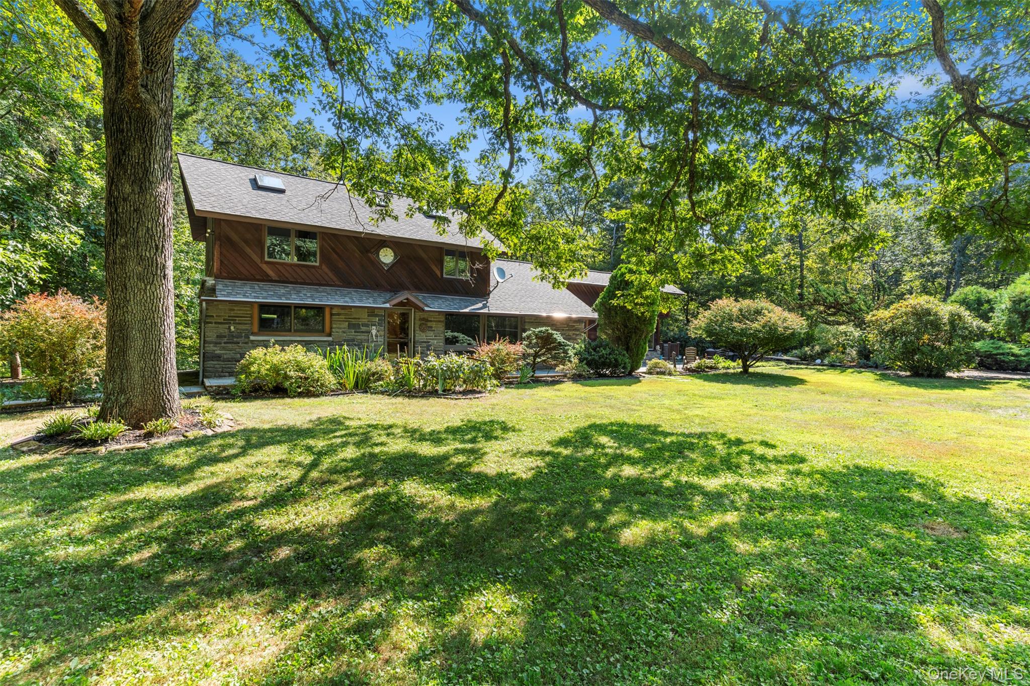 Woodstock, New York 12498, United States, 3 Bedrooms Bedrooms, ,2 BathroomsBathrooms,Residential,Active,193591