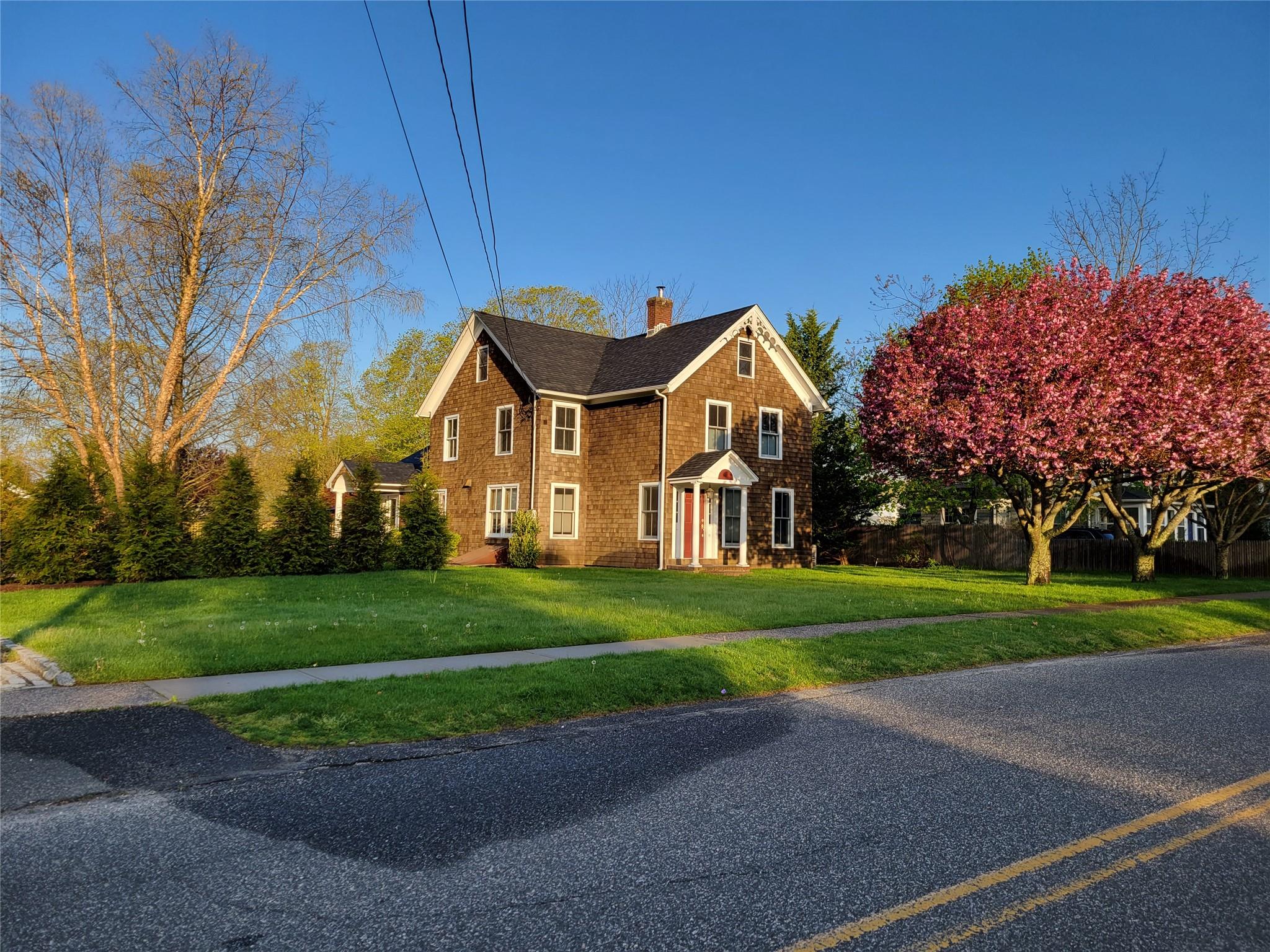 Atlantic Avenue, East Moriches, Hamptons, NY - 4 Bedrooms  
2 Bathrooms - 