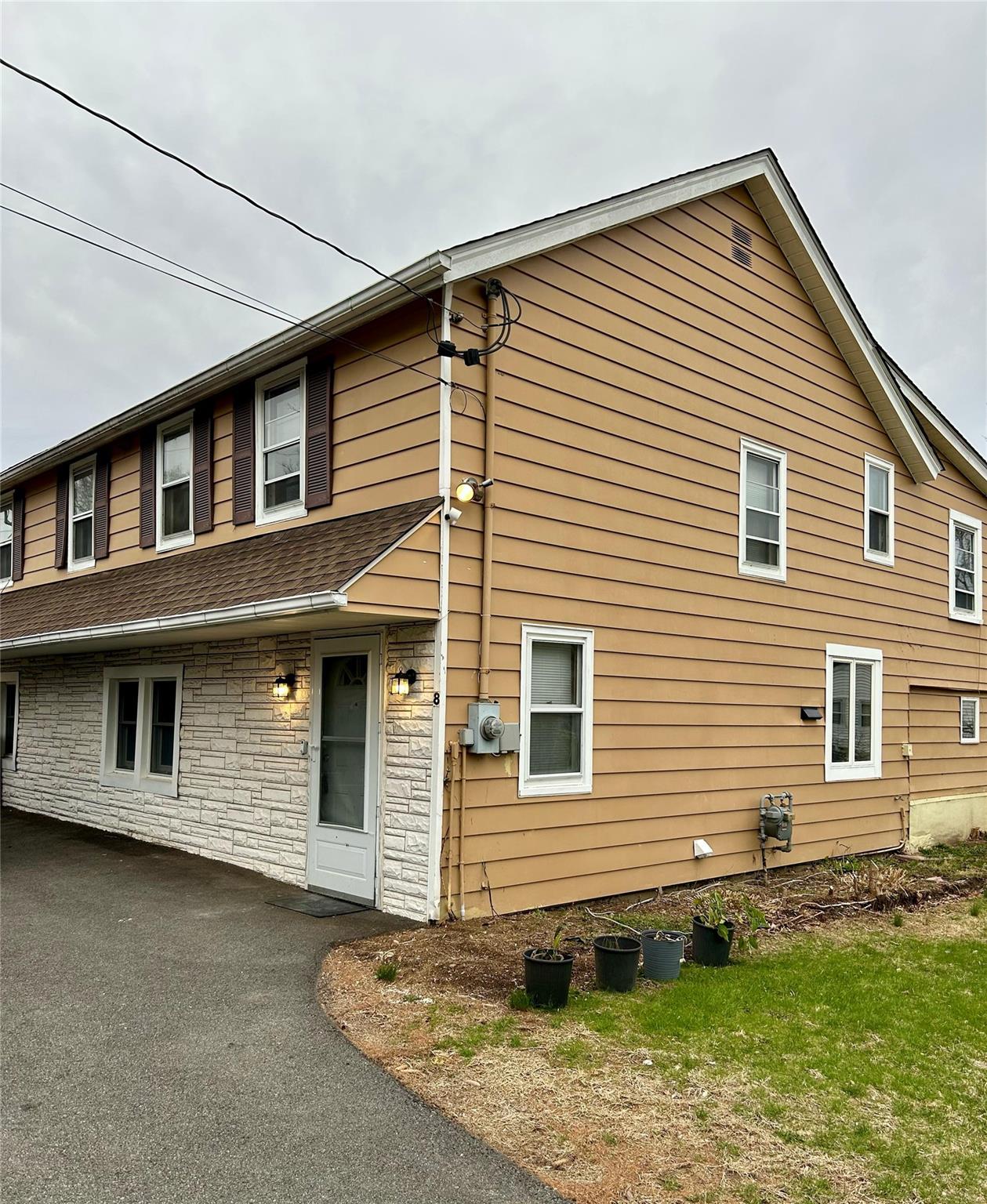 Rental Property at Oxford Road 2nd Floor, New Windsor, New York - Bedrooms: 3 
Bathrooms: 2 
Rooms: 8  - $2,700 MO.