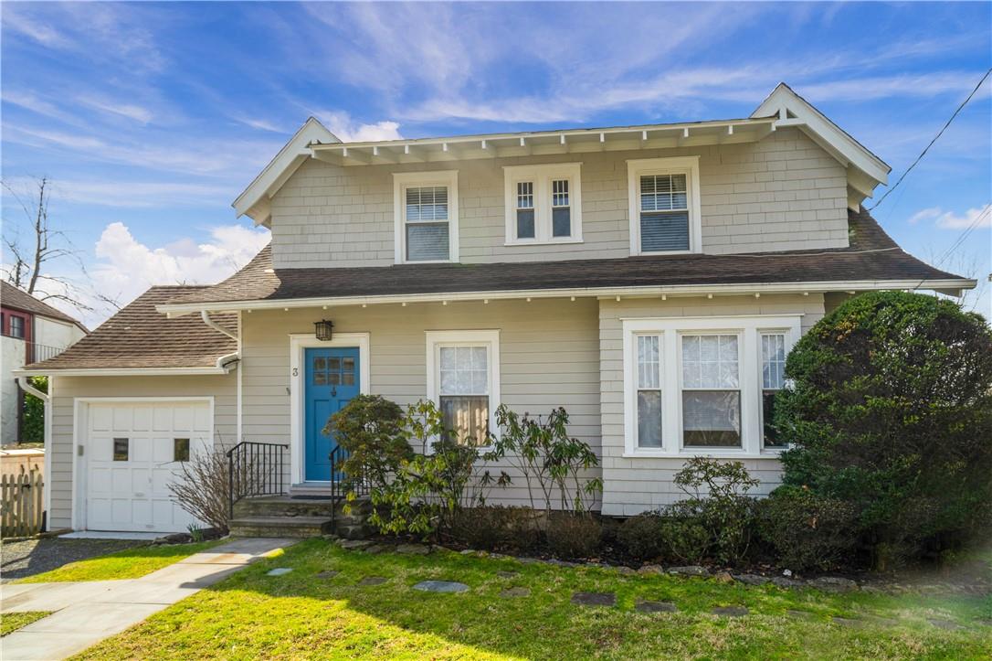Soundview Drive, Larchmont, New York - 4 Bedrooms  
3 Bathrooms  
7 Rooms - 
