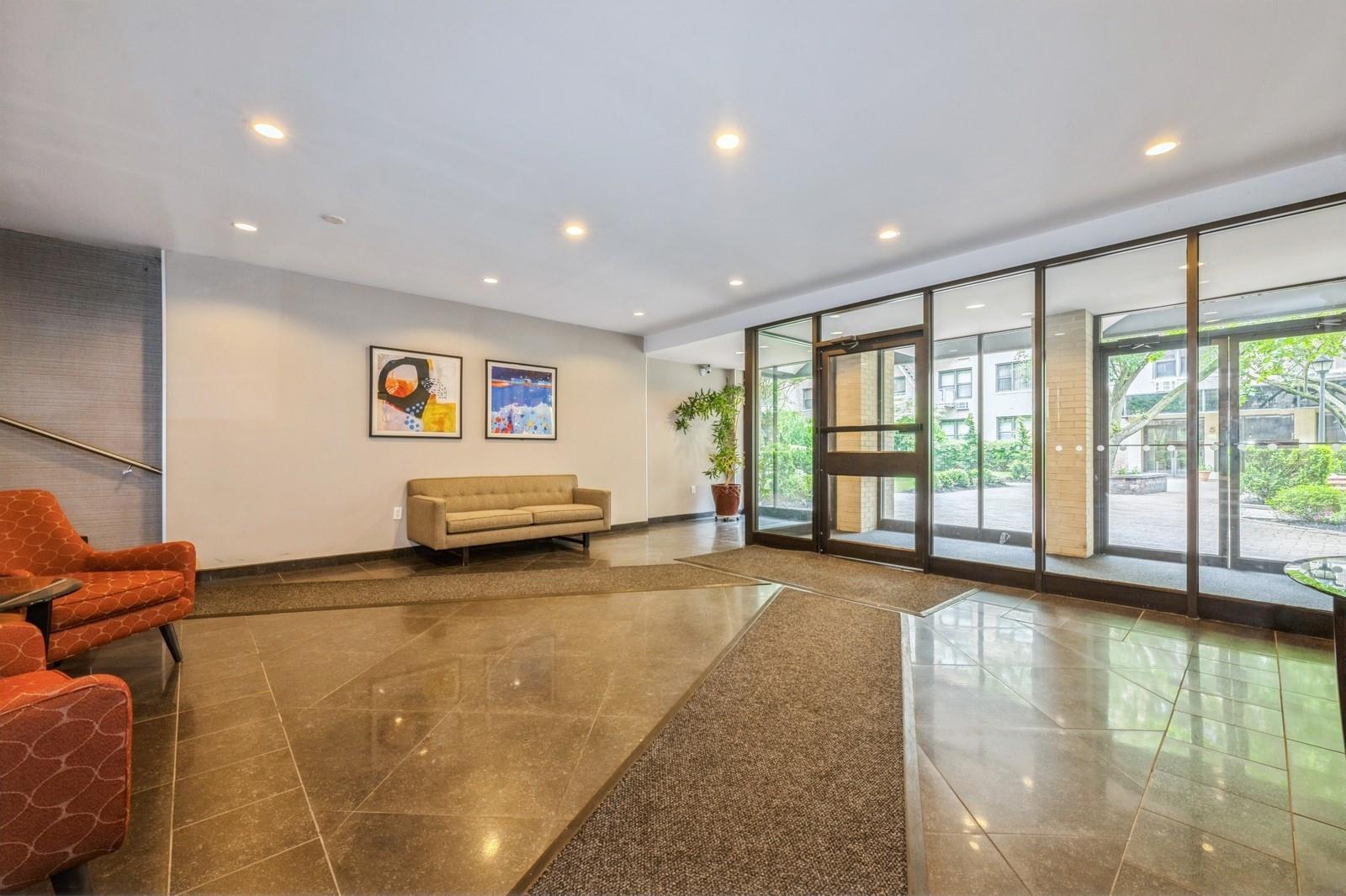 3 Birchwood Court #4F, Mineola, New York image 25